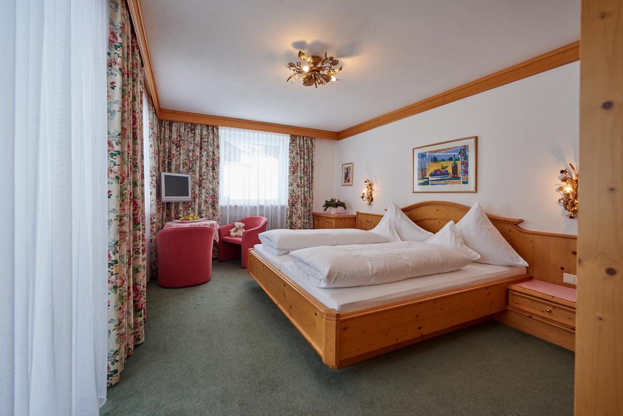 Hotel Restaurant Formarin Oberlech Pokoj fotografie