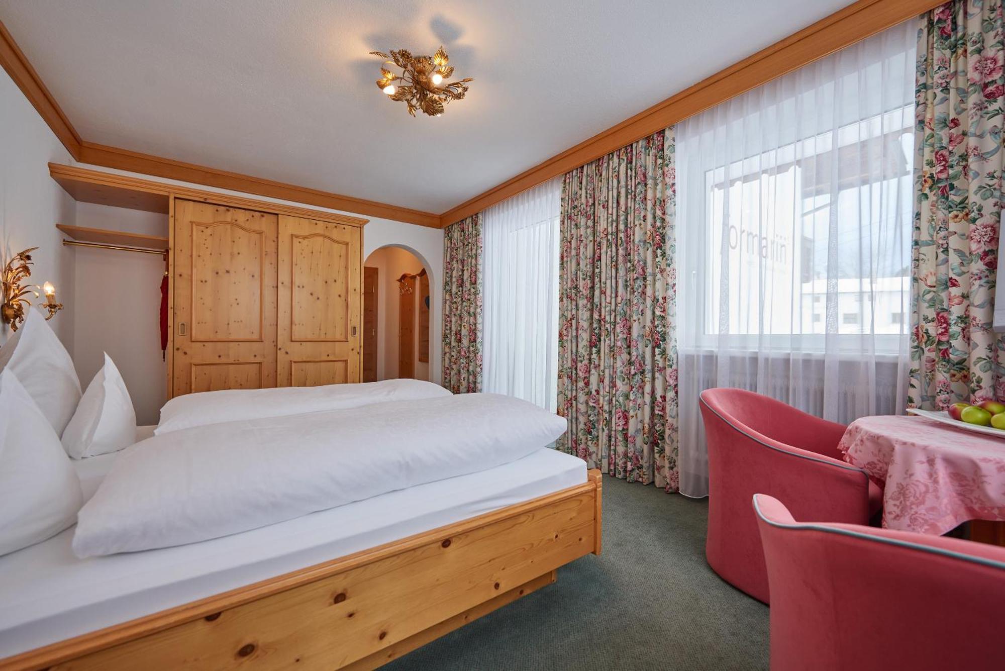 Hotel Restaurant Formarin Oberlech Pokoj fotografie